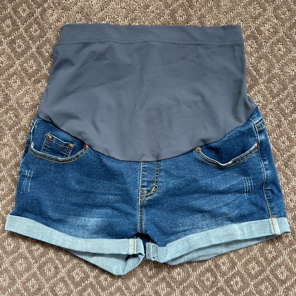 Maternity shorts EUC